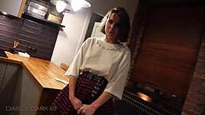 Euh, je nettoie les maisons pour de grosses bites !