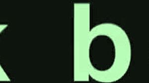 Kočička Helena si prstí svou chlupatou štěrbinku.