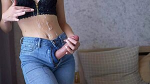 Futa mostohaanya óriás farka elkapva a cum visszaszámlálós játékban