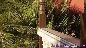 Sıcak lezbiyenin oral aldığını görmek ister misin?