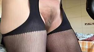 Harige Milfs Kinky Workout Sessie