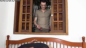 Тинејџерка аматерка се гуши на монструозном курцу у школи