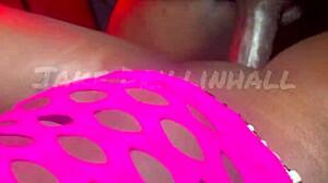 Menage de melhores amigas com duas putas africanas sexy de quatro sem camisinha terminando em gozada enorme na bunda gorda