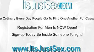 Kis barna csaj vékony teste óriási farkat kap