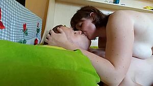 Ukraynalı Milf Sik Sertçe Biniyor, Vahşi Köpek Pozisyonu Oturumunda İçine Boşalıyor.