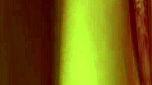 Doa Na F10 E Pamer Topless di Pantai