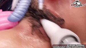 작은 아시아 십대들, 첫 크림파이 갱뱅에서 세게 박히다!