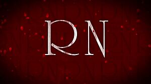 Ho beccato una giovane nuda che si spoglia sotto la doccia con una telecamera nascosta