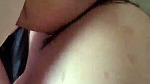 Kandy Kane, dona de casa safada, engole fundo e leva uma fodida dura, uau!