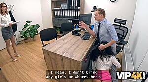 Vip4k capo banca donna viene forte con subordinato birichino