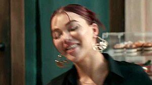 Мала транс девојка са факултета јебана напољу у кафићу!