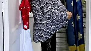 Podglądanie babci MariaOld w toalecie, potem wieczorny JOI fun