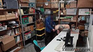 이탈리아 교도관이 LP 경찰한테 벗겨져... 내 잘못!