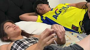 Üvey Kız Kardeşimle Aynı Yatağı Paylaşmaya Dayanamıyorum