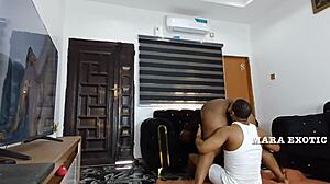 Hej, hočeš videti to debelo rit ebony milf, kako vzame BBC trdo?