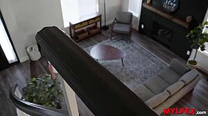 MILF drömmer om att knulla sonens bästa vän