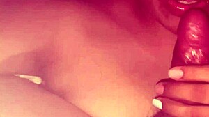 Jag sög en främlings kuk medan min man inte hade en aning, vilt hemligt möte.