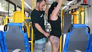 Mies, morena tateando bussissa menee niin villiksi!