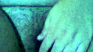 Abrindo Minha Bucetinha Virgem Molhadinha Pra Ser Lambida