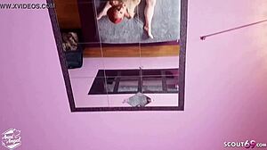 Poglej to nemško amatersko rdečelasko najstnico pogoltniti spermo po ježdi mini kurca!