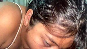 Shalina Devineがハードファック中に足フェラされる