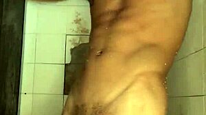 I’m obsessed with watching this thick novinho stroke himself in the shower