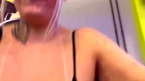 Woman Flashes Wet Pussy And Hard Nipples In Building Gym