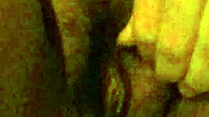 Abrindo Minha Bucetinha Virgem Molhadinha Pra Ser Lambida