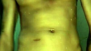 I’m obsessed with watching this thick novinho stroke himself in the shower