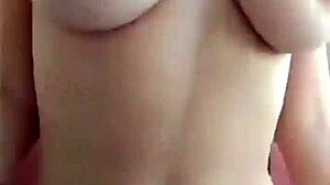 i saw this novinha brunette dancin' naked, who is this delicia? she's so hot!