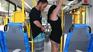 Človek, morena tateando na avtobusu postane tako divja!