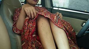 Mia moglie panjabi stupenda forata dal marito in video in macchina