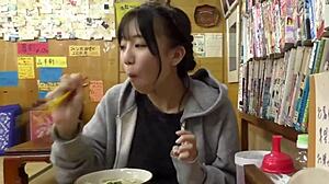 可愛い日本人マイ・ヒノがソフトコアソロシーンで輝く