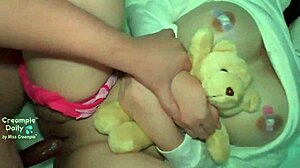 ティーン娘が中出しされる