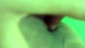 Sola en casa, mature beauty enjoys shaved pussy solo play