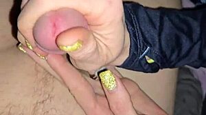 डर्टी टॉकिंग वाइफ स्लोली हार्ड लंड को जर्क ऑफ करती है