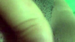 Sola en casa, mature beauty enjoys shaved pussy solo play