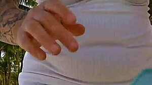 Aj keď vie, že som vydatá, chlap ma požiadal potiahnuť nohavičky nabok, ukázal fotku chujíka a potom ma vzal do chemického WC a dal mi cucnúť