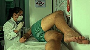 ليه المريض وقف صلب أمام الممرضة؟