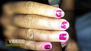 Pembantu baru gue tau banget cara pegang barang gue dari dekat