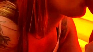 Mesmo sabendo que eu sou casada o cara pediu pra mim PUXAR A CALCINHA de ladinho mostrou FOTO DO PAU e depois me levou pro BANHEIRO QU�MICO e me colocou pra CHUPAR