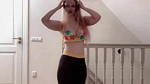 Belly Dancer Gudinde Forbløffer Med Kæmpe Kurver i Fetish Sex!