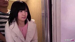 小柄な日本の若い子が初めての公共フェラについて語る