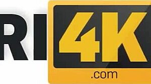 Rim4k prezintă rimming la birou cu stăpâna brunetă superbă