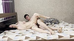 Η θετή μαμά του φίλου μου με έπιασε ξαφνικά και με γάμησε - Ρωσίδα ερασιτέχνης με συζητήσεις