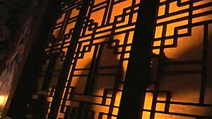 In dieser koreanischen BDSM-Szene unterwirft sich eine vollbusige asiatische Sklavin sanften Küssen und Titten-Spiel mit ihrem Meister