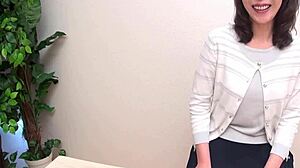 日本の熟女Shokoが全部受け入れる、見たくなった？