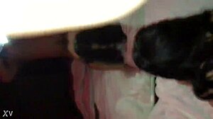 Gadis Kecil 18+ Jelajahi Tubuhnya yang Intim