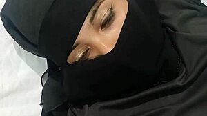 Мусульманка трахает индуистского парня в жестком сексе! 🔥