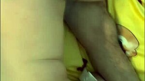 Moja žena dostáva drbanie a zároveň cucá kurac iného chlapa!